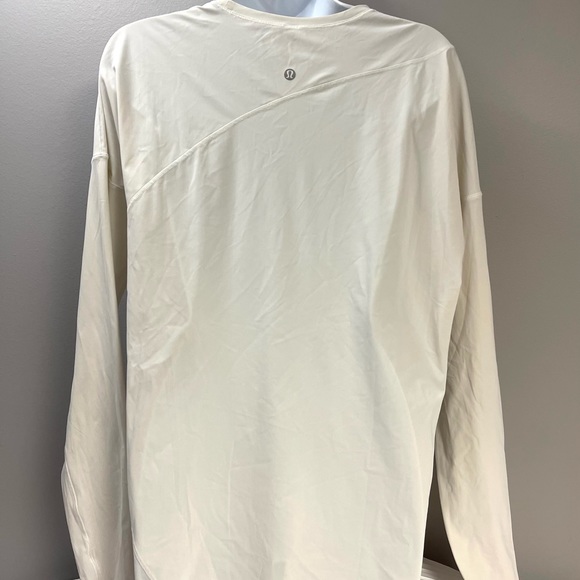 NWOT White Lululemon Long Sleeved Shirt Size Medium - Picture 2 of 5